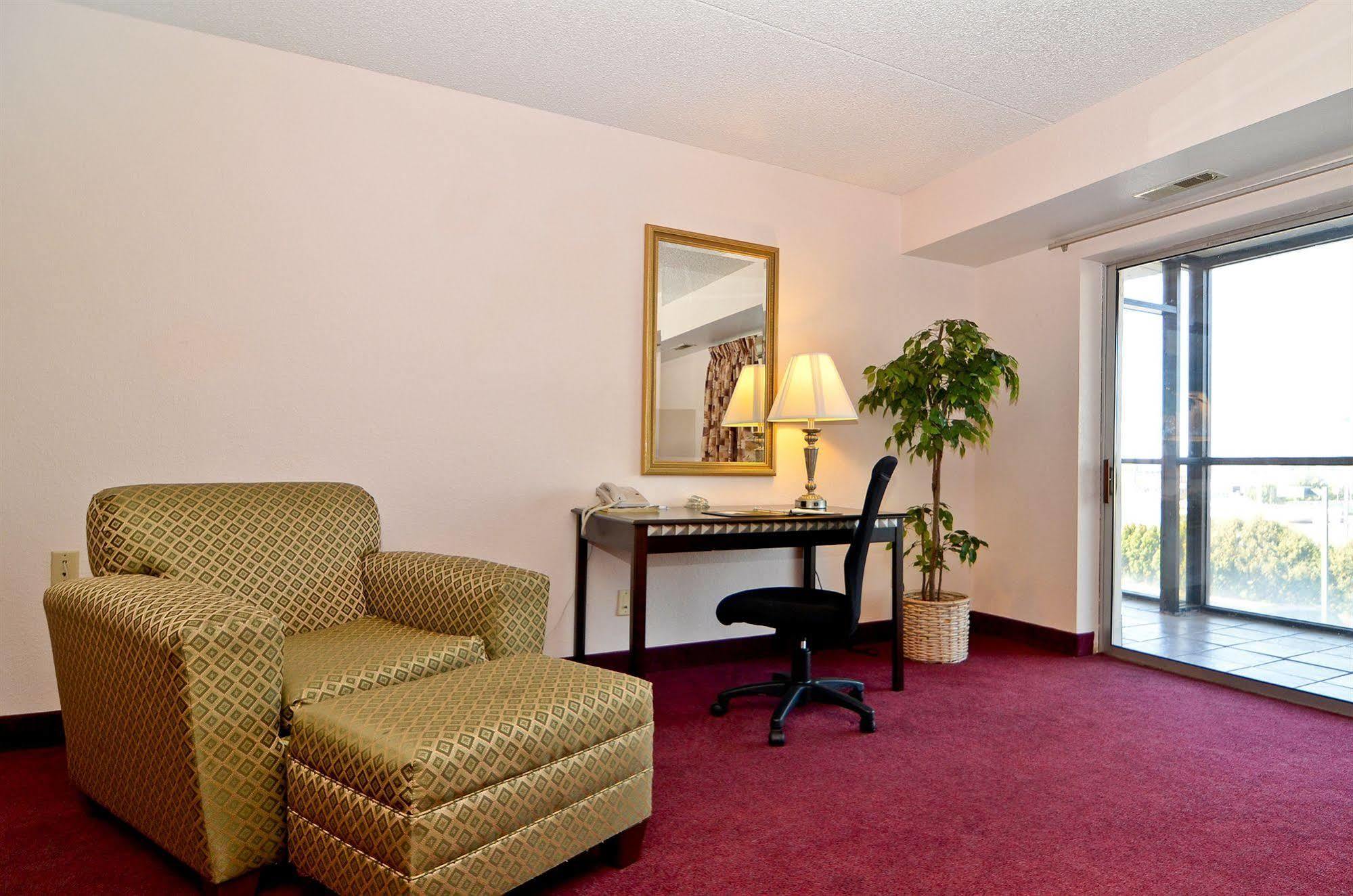 Comfort Inn & Suites Rochelle - Dekalb מראה חיצוני תמונה